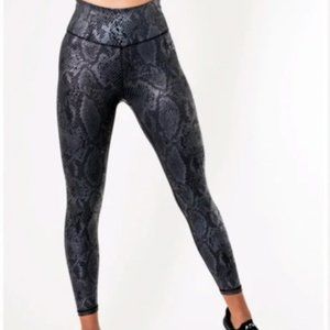 IVL Collective Womens Size 4 Hydralux Snake Leggings Gray Silver Shiny